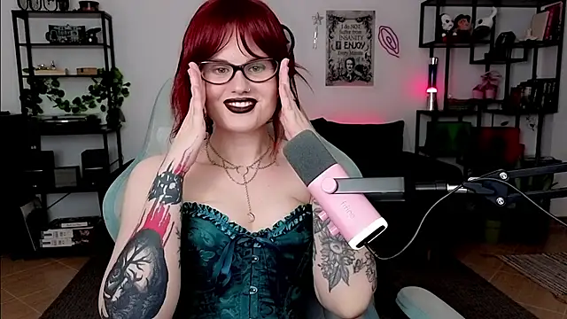 Della Ideal online show from April 22, 2026, 5:42 pm