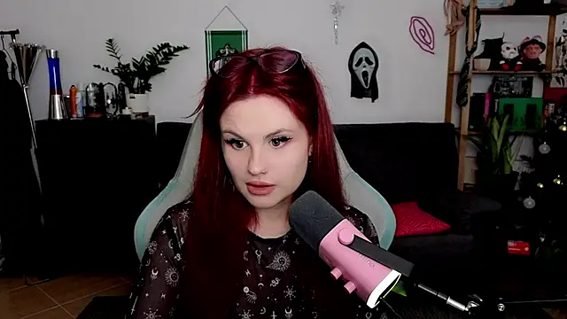 Snapshot of Della_Ideal chatting on January 7, 2026, 6:13 pm Della Ideal online show from January 7, 2026, 6:13 pm