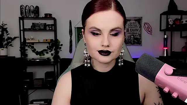 Snapshot of Della_Ideal chatting on March 22, 2026, 6:31 pm Della Ideal online show from March 22, 2026, 6:31 pm