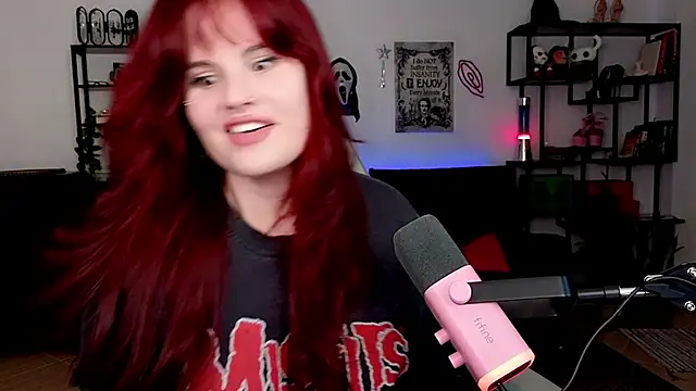 Snapshot of Della_Ideal chatting on April 11, 2026, 5:05 pm Della Ideal online show from April 11, 2026, 5:05 pm