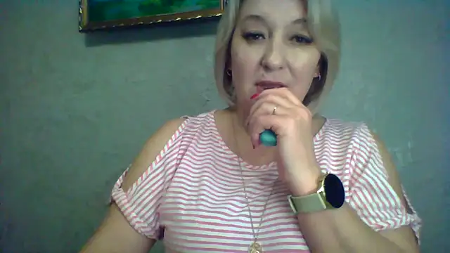 ArielXLoveresss online show from November 12, 2025, 3:38 pm