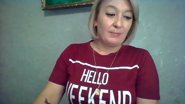 ArielXLoveresss online show from October 19, 2025, 7:22 am