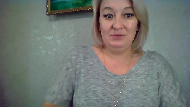 ArielXLoveresss online show from October 17, 2025, 1:02 pm