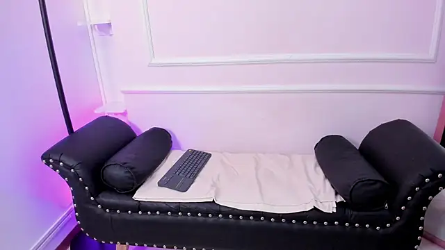 Snapshot of DaphneGlas chatting on March 14, 2025, 9:57 am DaphneGlas online show from March 14, 2025, 9:57 am