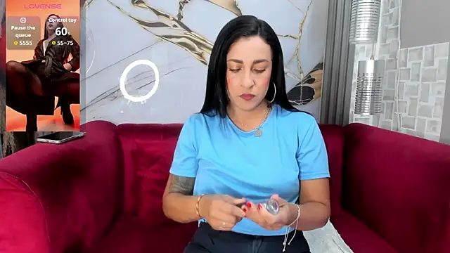 Bella williamss  online show from April 9, 2026, 7:42 pm