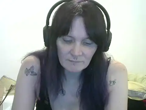 Hotmodel1984 online show from February 13, 2026, 10:54 pm