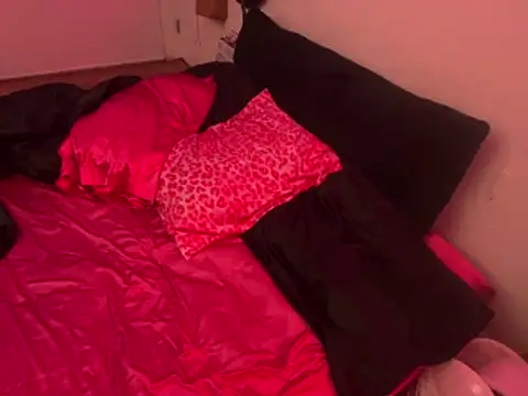 ChrryFoxx online show from November 27, 2025, 12:05 pm