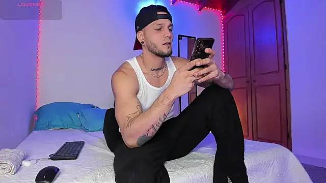 Snapshot of morenosiam chatting on October 15, 2025, 1:37 am morenosiam online show from October 15, 2025, 1:37 am