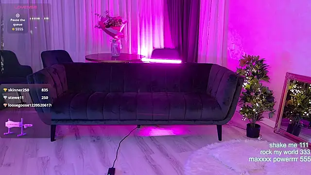 CutiePie69   online show from April 21, 2026, 1:42 am