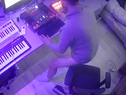 Snapshot of gryzoon chatting on March 10, 2026, 5:00 am gryzoon online show from March 10, 2026, 5:00 am