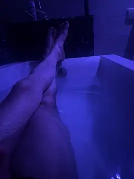 Snapshot of gryzoon chatting on April 2, 2026, 8:48 pm gryzoon online show from April 2, 2026, 8:48 pm