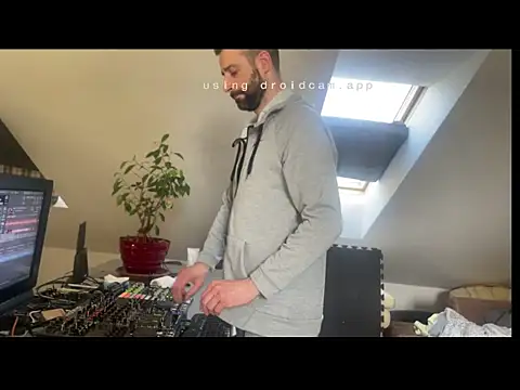 Snapshot of gryzoon chatting on March 3, 2026, 11:06 am gryzoon online show from March 3, 2026, 11:06 am