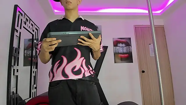 Snapshot of KING_OFF_BOYS chatting on November 14, 2025, 6:11 pm KING OFF BOYS online show from November 14, 2025, 6:11 pm