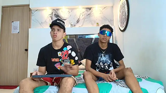 Snapshot of KING_OFF_BOYS chatting on October 17, 2025, 1:24 pm KING OFF BOYS online show from October 17, 2025, 1:24 pm