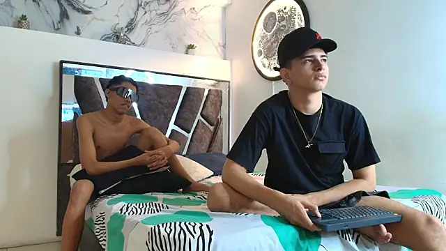 Snapshot of KING_OFF_BOYS chatting on November 25, 2025, 1:33 pm KING OFF BOYS online show from November 25, 2025, 1:33 pm