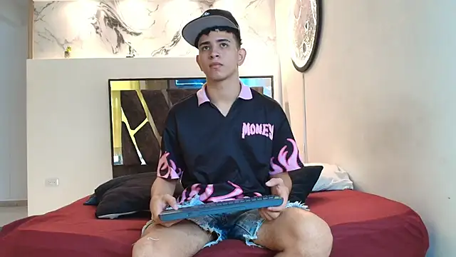 Snapshot of KING_OFF_BOYS chatting on November 18, 2025, 2:53 pm KING OFF BOYS online show from November 18, 2025, 2:53 pm