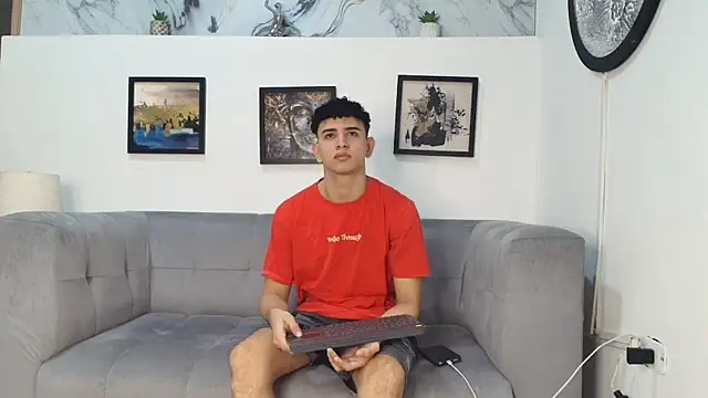 Snapshot of KING_OFF_BOYS chatting on December 20, 2025, 1:03 pm KING OFF BOYS online show from December 20, 2025, 1:03 pm