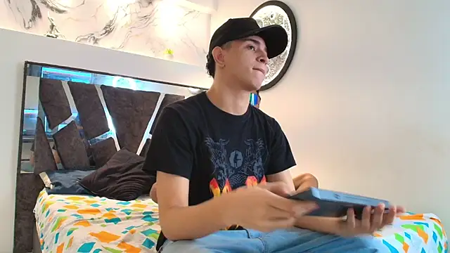 Snapshot of KING_OFF_BOYS chatting on November 20, 2025, 1:34 pm KING OFF BOYS online show from November 20, 2025, 1:34 pm