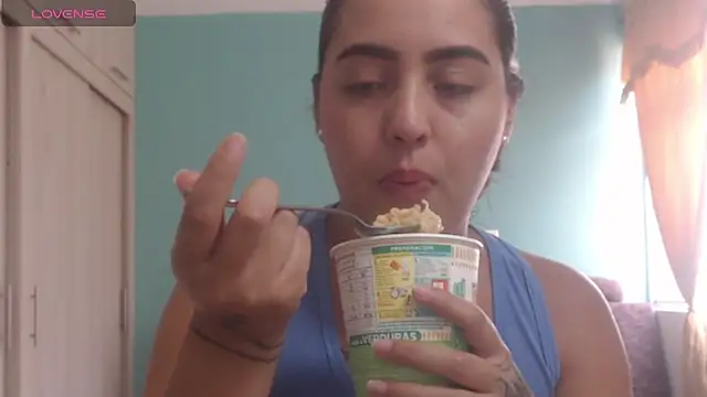 Anthonela Queen online show from December 21, 2025, 6:42 pm