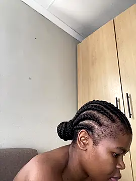  DollFace  online show from November 14, 2025, 10:08 am