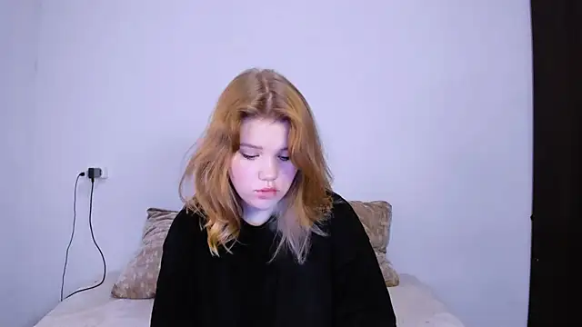 Snapshot of LaseyMoon chatting on October 27, 2025, 10:33 pm LaseyMoon online show from October 27, 2025, 10:33 pm