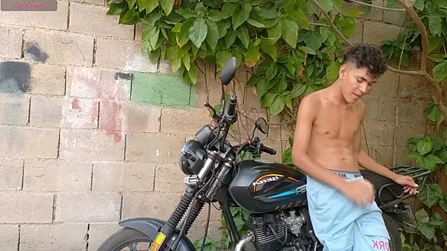 Snapshot of twinks_28 chatting on February 10, 2026, 9:58 pm twinks 28 online show from February 10, 2026, 9:58 pm