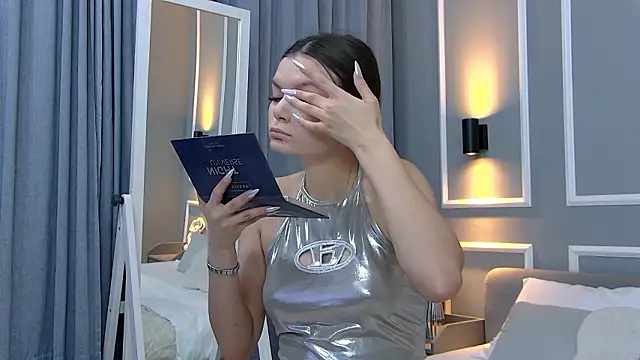 Snapshot of AsterQuinn chatting on February 5, 2026, 3:52 pm AsterQuinn online show from February 5, 2026, 3:52 pm