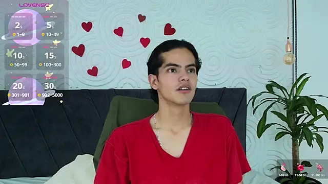 Maximoherrera 16 online show from May 5, 2026, 12:19 pm