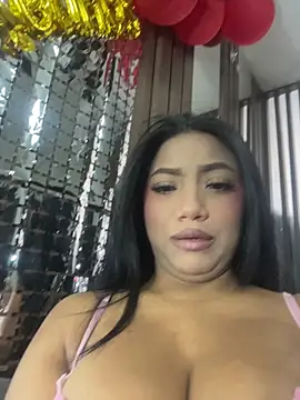 Snapshot of Nicoll_Evans_ chatting on November 26, 2025, 1:33 pm Nicoll Evans online show from November 26, 2025, 1:33 pm