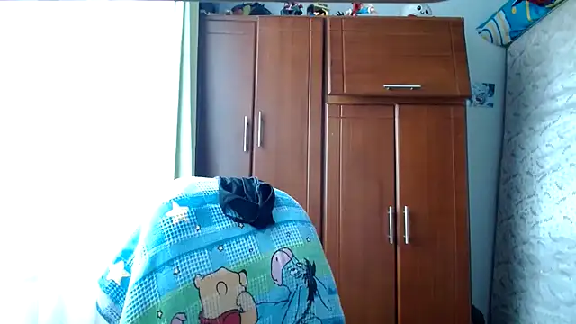 Snapshot of Escarcha-blue chatting on April 26, 2026, 6:49 pm Escarcha-blue online show from April 26, 2026, 6:49 pm