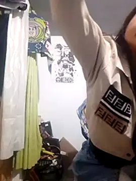 Snapshot of Escarcha-blue chatting on November 23, 2025, 8:57 am Escarcha-blue online show from November 23, 2025, 8:57 am