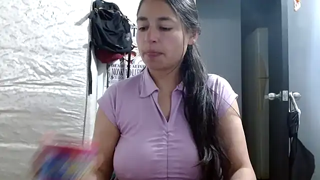 Snapshot of Escarcha-blue chatting on October 6, 2025, 11:27 pm Escarcha-blue online show from October 6, 2025, 11:27 pm