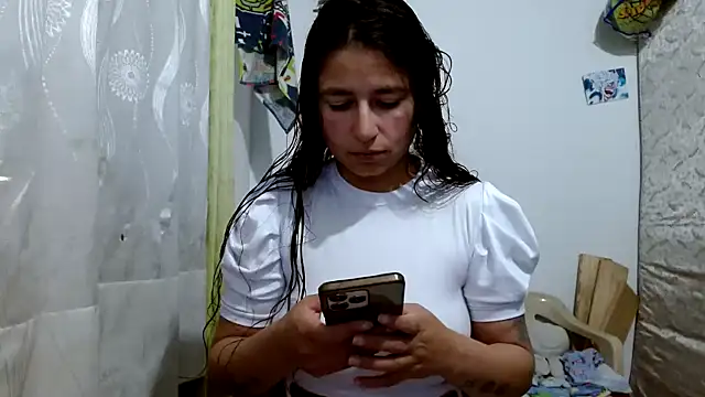 Snapshot of Escarcha-blue chatting on October 30, 2025, 12:20 am Escarcha-blue online show from October 30, 2025, 12:20 am