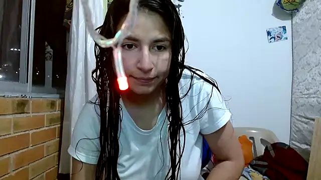 Snapshot of Escarcha-blue chatting on November 6, 2025, 12:58 am Escarcha-blue online show from November 6, 2025, 12:58 am