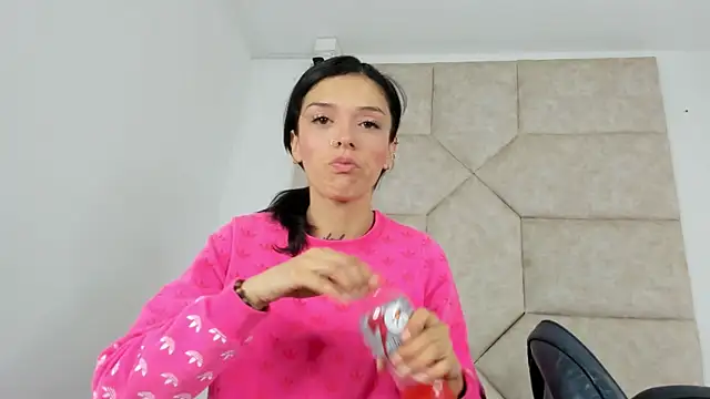 Snapshot of Vaiolett_Smith chatting on November 6, 2025, 12:53 pm Vaiolett Smith online show from November 6, 2025, 12:53 pm