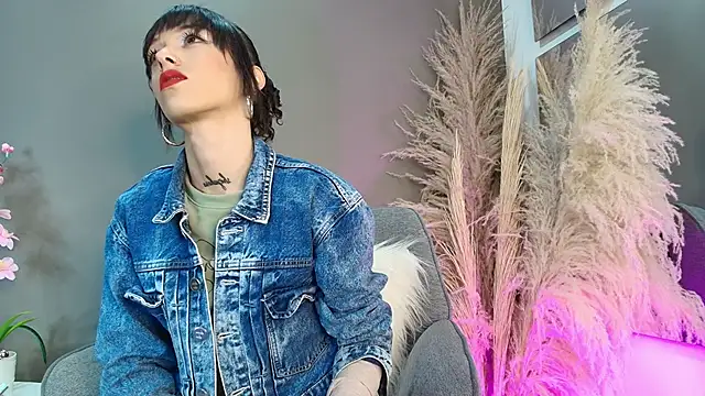 Snapshot of Vaiolett_Smith chatting on February 4, 2026, 3:40 pm Vaiolett Smith online show from February 4, 2026, 3:40 pm