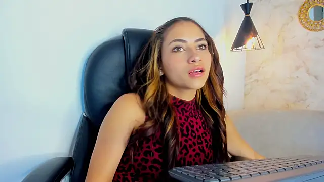 Snapshot of Samaantha-beckham chatting on April 1, 2026, 11:56 pm Samaantha-beckham online show from April 1, 2026, 11:56 pm