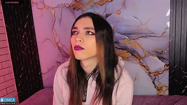 Snapshot of MaeveKuro chatting on February 3, 2026, 3:37 am MaeveKuro online show from February 3, 2026, 3:37 am