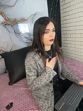 MaeveKuro online show from January 13, 2026, 3:10 am