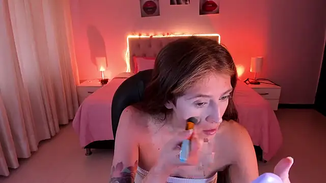 Snapshot of Emily_Warren_ chatting on January 16, 2026, 7:51 pm Emily Warren online show from January 16, 2026, 7:51 pm