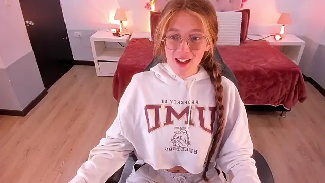 Snapshot of Emily_Warren_ chatting on February 6, 2026, 4:03 pm Emily Warren online show from February 6, 2026, 4:03 pm