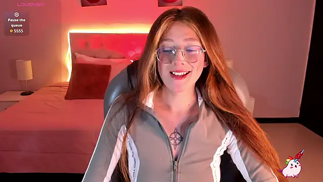 Snapshot of Emily_Warren_ chatting on February 20, 2026, 8:22 pm Emily Warren online show from February 20, 2026, 8:22 pm