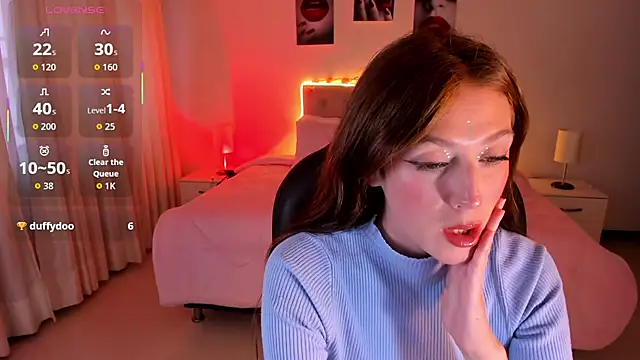 Emily Warren  online show from October 24, 2025, 7:24 pm