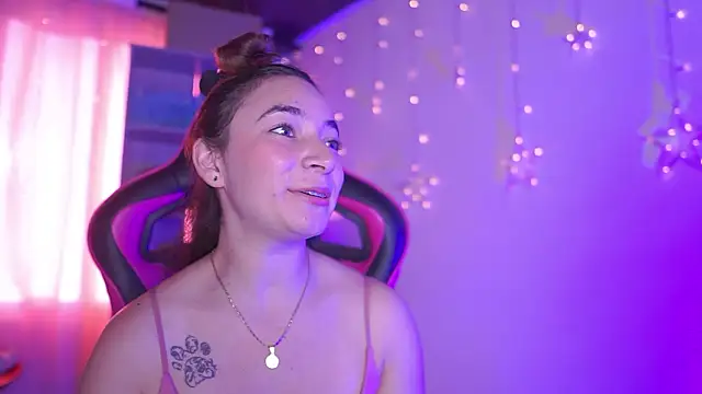 Snapshot of issa_monterrey chatting on February 3, 2026, 10:26 pm issa monterrey online show from February 3, 2026, 10:26 pm