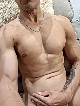 juniortche1313 online show from April 14, 2026, 9:31 pm