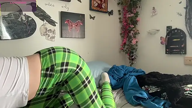 Snapshot of mothh1 chatting on March 24, 2026, 2:39 pm mothh1 online show from March 24, 2026, 2:39 pm