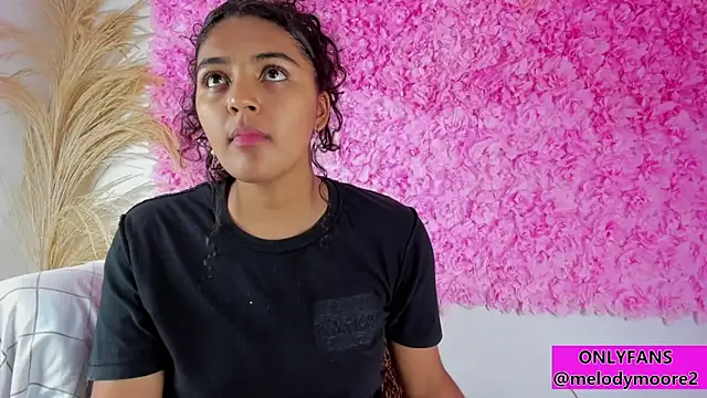 Melodymoore  online show from November 17, 2025, 10:47 pm