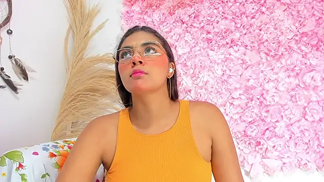 Melodymoore  online show from February 18, 2026, 1:25 am