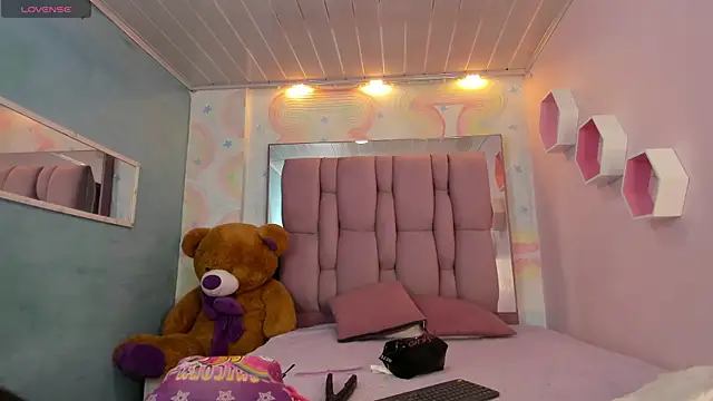 Snapshot of zephyra-angels chatting on March 3, 2025, 4:21 am zephyra-angels online show from March 3, 2025, 4:21 am