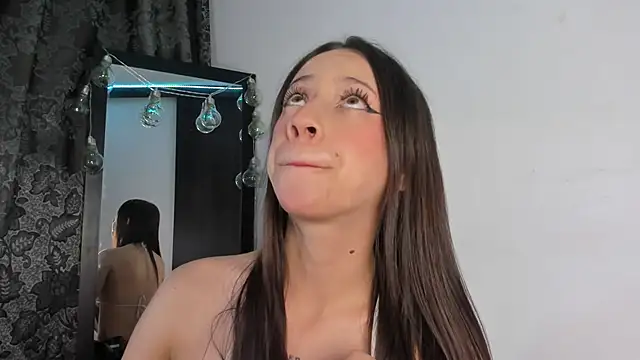 zephyra-angels online show from April 13, 2026, 3:21 am